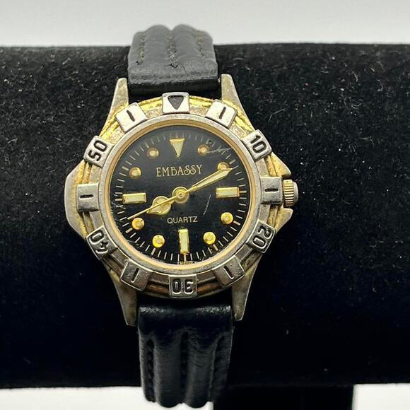 Gold embassy watch - Picture 1 of 3